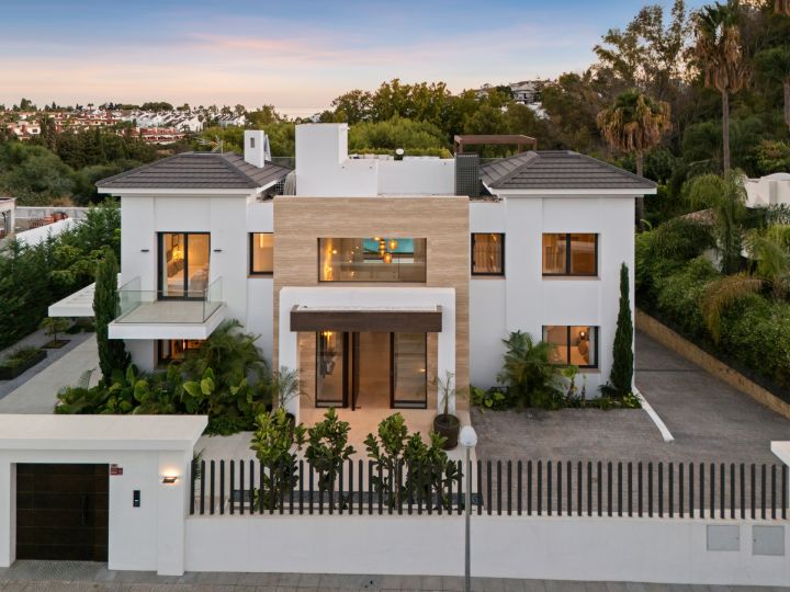 Villa Romano - Sophisticated Property in Altos de Puente Romano