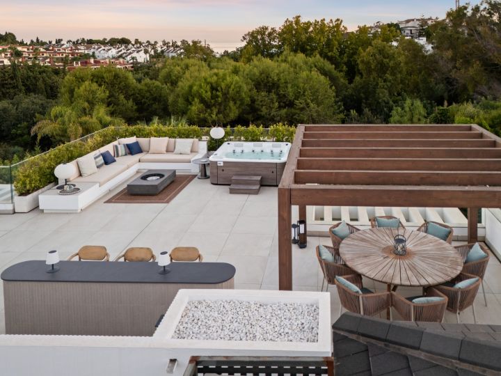 Villa Romano - Sophisticated Property in Altos de Puente Romano