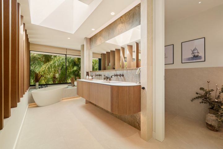 Las Chapas 5 - Unique Modern Villa with Eye-Catching Features