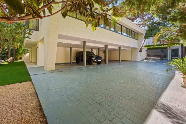 Las Chapas 5 - Unique Modern Villa with Eye-Catching Features
