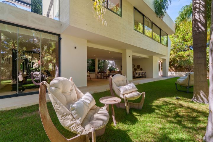 Las Chapas 5 - Unique Modern Villa with Eye-Catching Features