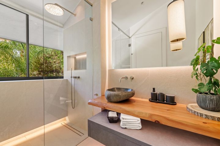 Las Chapas 5 - Unique Modern Villa with Eye-Catching Features