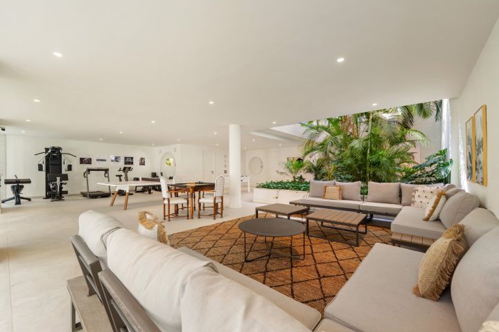 Las Chapas 5 - Unique Modern Villa with Eye-Catching Features