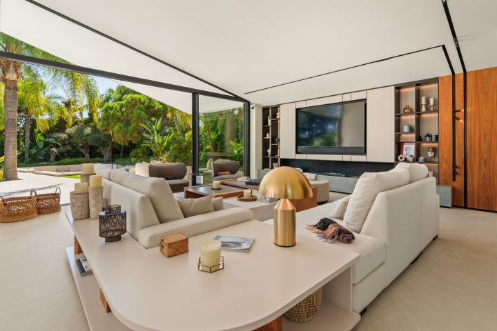 Las Chapas 5 - Unique Modern Villa with Eye-Catching Features