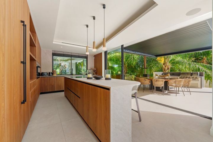Las Chapas 5 - Unique Modern Villa with Eye-Catching Features