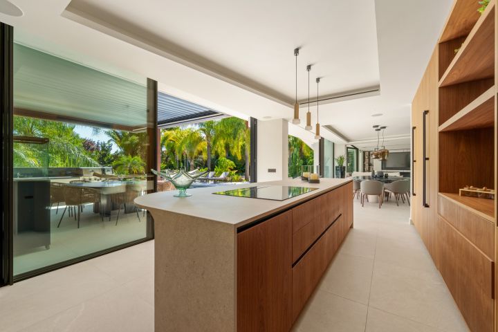Las Chapas 5 - Unique Modern Villa with Eye-Catching Features