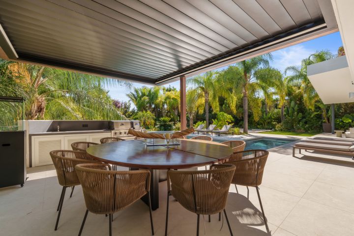 Las Chapas 5 - Unique Modern Villa with Eye-Catching Features