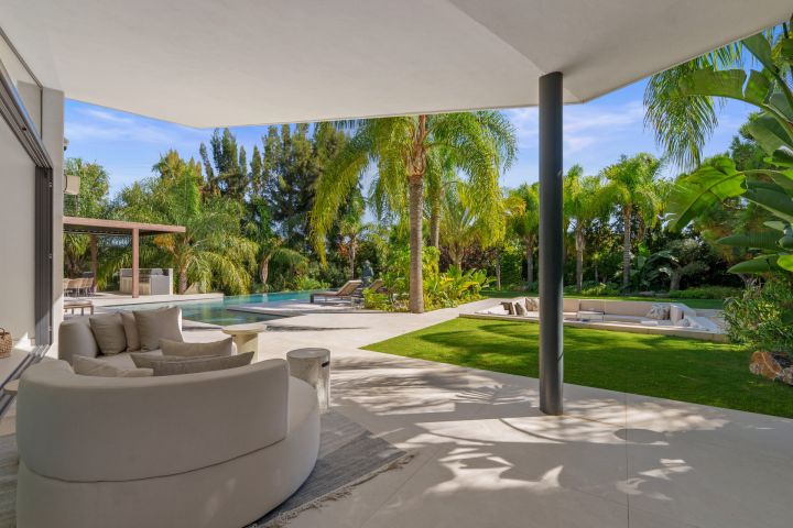 Las Chapas 5 - Unique Modern Villa with Eye-Catching Features