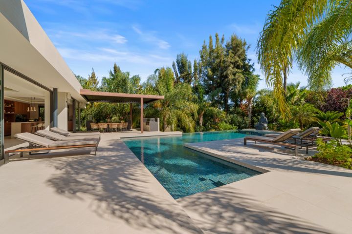 Las Chapas 5 - Unique Modern Villa with Eye-Catching Features