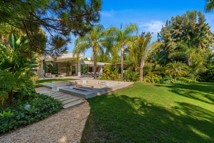 Las Chapas 5 - Unique Modern Villa with Eye-Catching Features