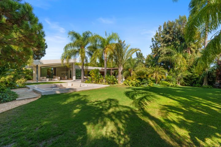 Las Chapas 5 - Unique Modern Villa with Eye-Catching Features