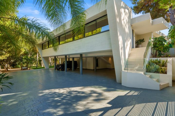 Las Chapas 5 - Unique Modern Villa with Eye-Catching Features