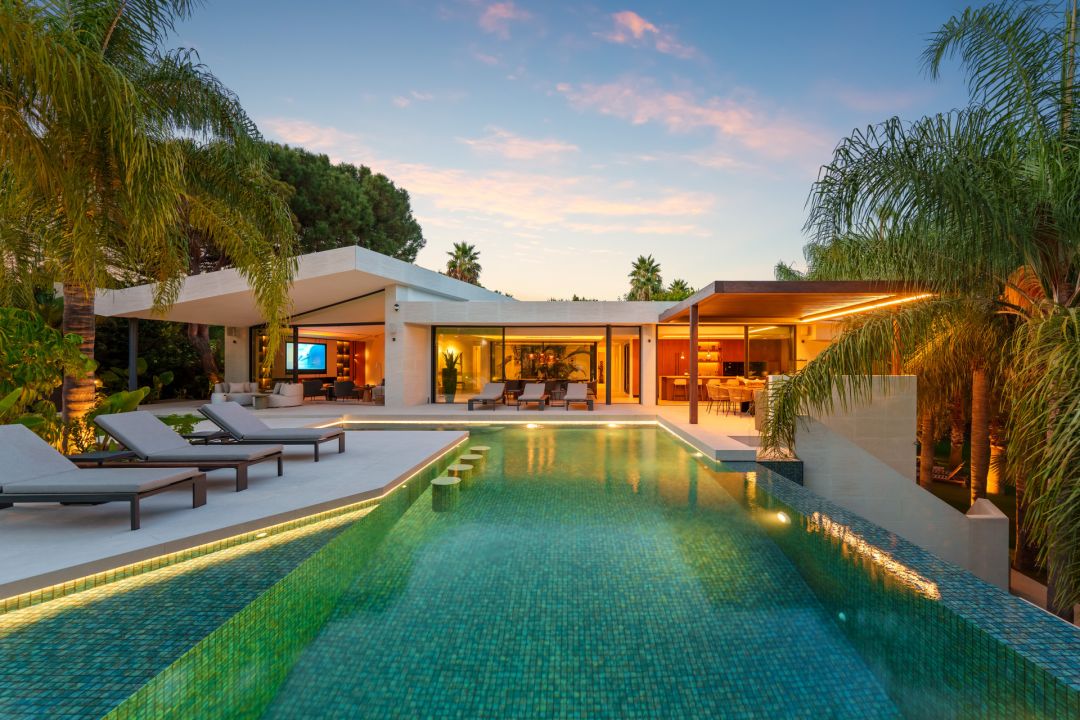 Las Chapas 5 - Unique Modern Villa with Eye-Catching Features