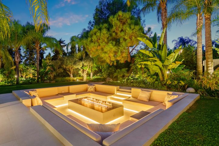 Las Chapas 5 - Unique Modern Villa with Eye-Catching Features