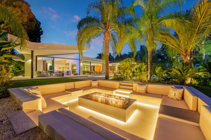 Las Chapas 5 - Unique Modern Villa with Eye-Catching Features