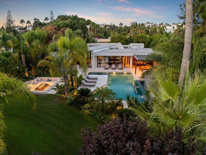 Las Chapas 5 - Unique Modern Villa with Eye-Catching Features
