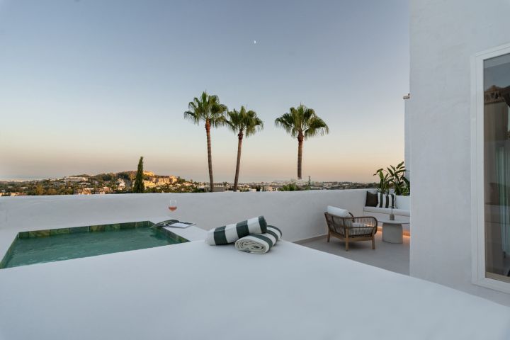 Casa Palmera - Incredible Duplex Penthouse in La Quinta
