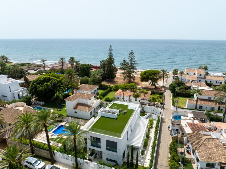 Villa de nueva construcción en Marbesa - Vivienda contemporánea en segunda línea de playa