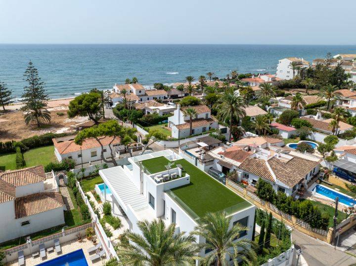 Villa de nueva construcción en Marbesa - Vivienda contemporánea en segunda línea de playa