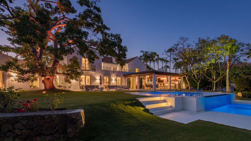 Villa Hermosa - Stunning Andalusian-Style Home in La Cerquilla
