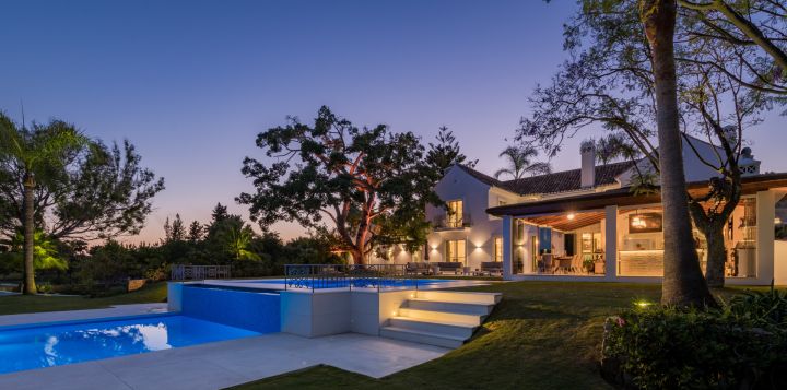 Villa Hermosa - Stunning Andalusian-Style Home in La Cerquilla