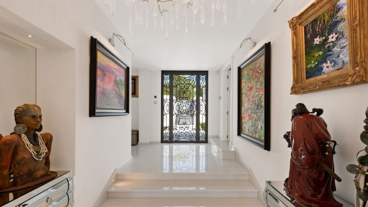 Villa Hermosa - Stunning Andalusian-Style Home in La Cerquilla