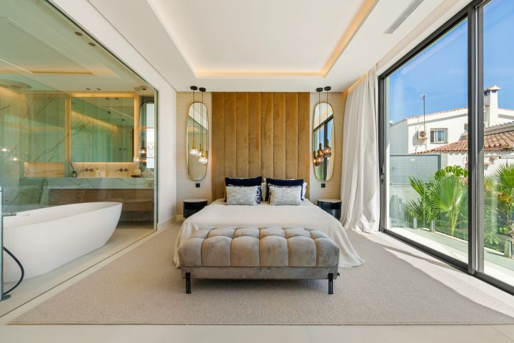 Linda Vista 289 - Modern Villa minutes from the Beach