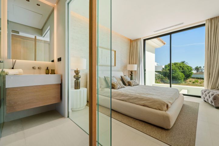 Linda Vista 289 - Modern Villa minutes from the Beach
