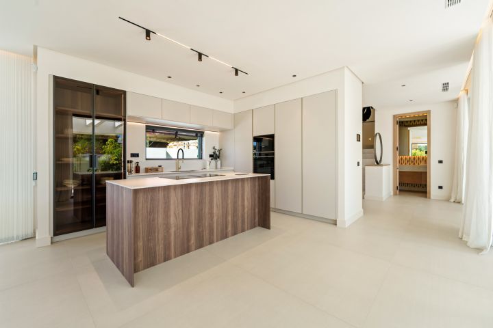 Linda Vista 289 - Modern Villa minutes from the Beach