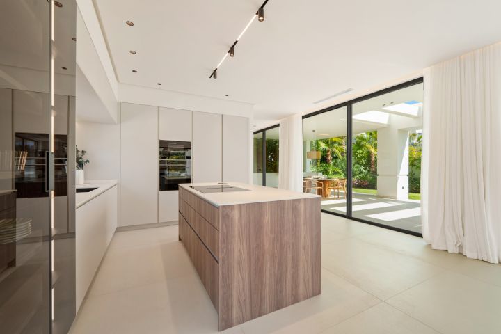 Linda Vista 289 - Modern Villa minutes from the Beach