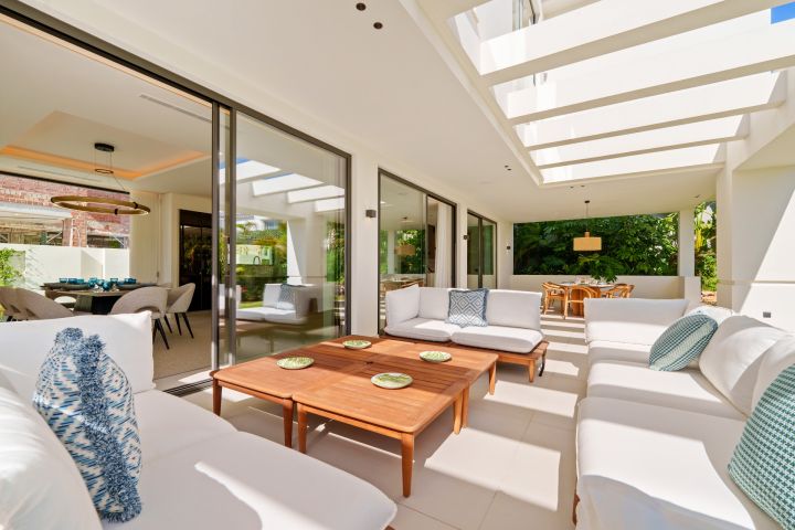 Linda Vista 289 - Modern Villa minutes from the Beach