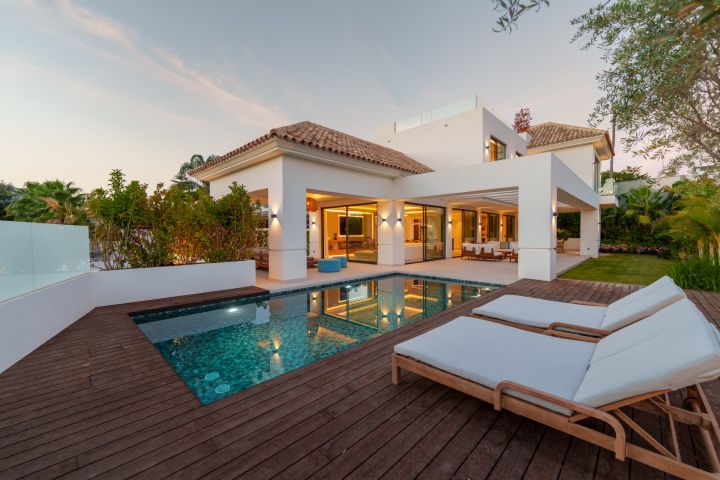 Linda Vista 289 - Modern Villa minutes from the Beach