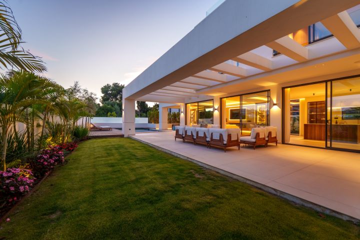 Linda Vista 289 - Modern Villa minutes from the Beach