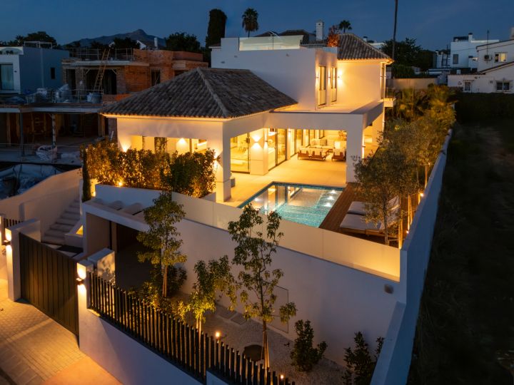 Linda Vista 289 - Modern Villa minutes from the Beach