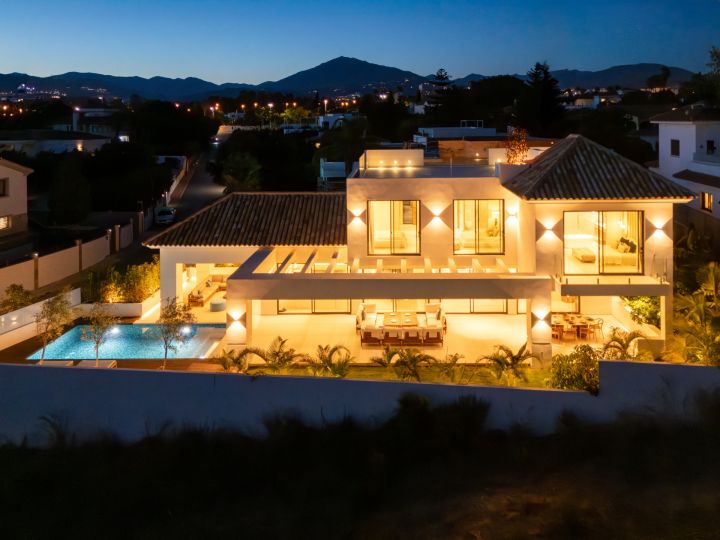 Linda Vista 289 - Modern Villa minutes from the Beach