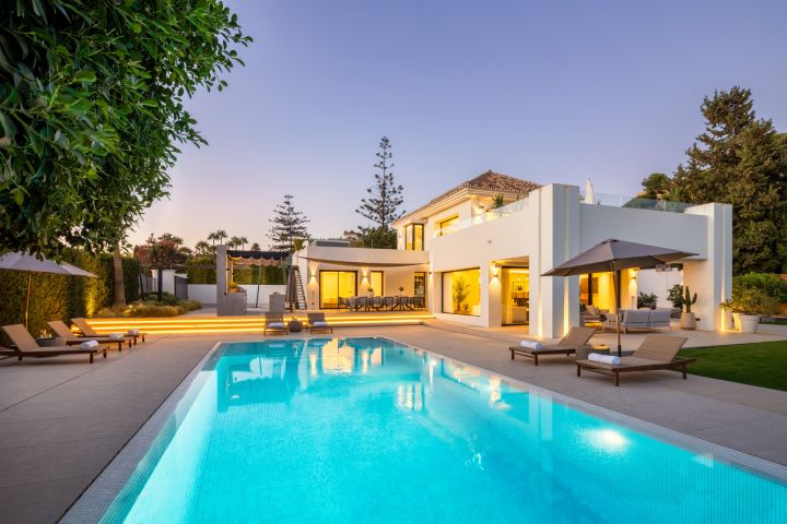 Villa Malibu - Stunning Villa with Indoor Pool in Golf Valley