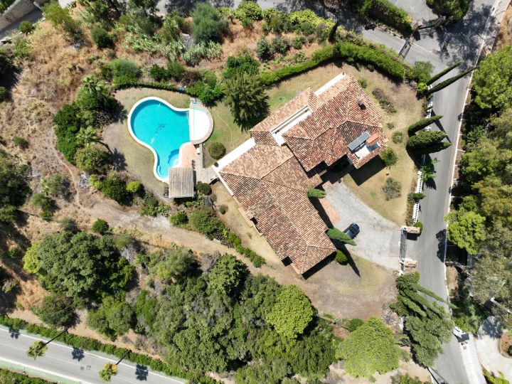 Herrojo 53 - Plot with Project of 3 Villas