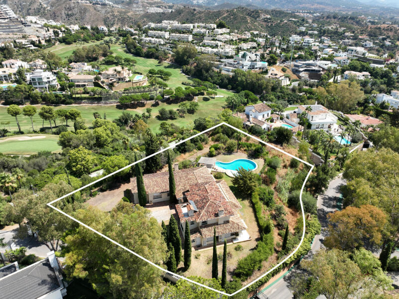 Herrojo 53 - Plot with Project of 3 Villas