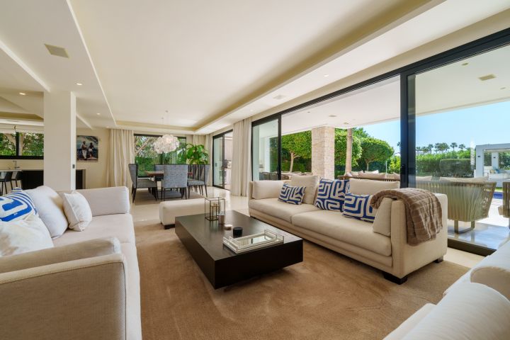 Los Olivos 2 - Stunning Modern Villa in Gated Community