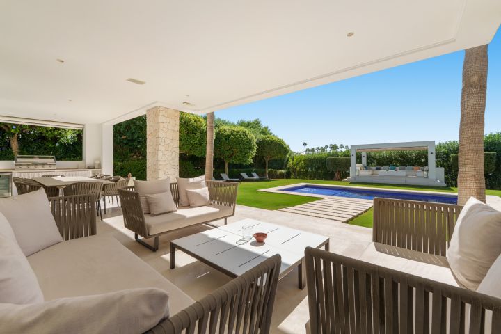 Los Olivos 2 - Stunning Modern Villa in Gated Community