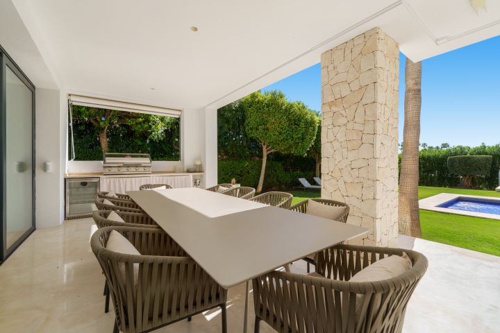 Los Olivos 2 - Stunning Modern Villa in Gated Community
