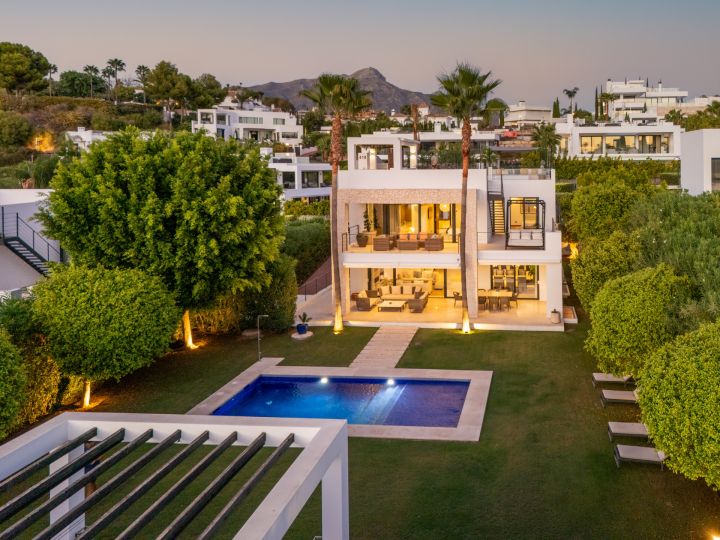 Los Olivos 2 - Stunning Modern Villa in Gated Community