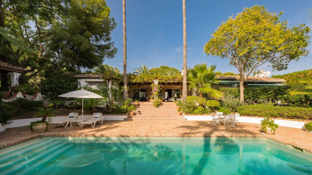 Cortijo del Taraje - Charming Andalusian Cortijo with Exceptional Potential and Lake Views