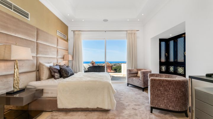 Casa Monte - Elegant Andalusian Villa with Panoramic Views in La Quinta