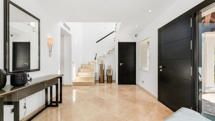 Casa Monte - Elegante Villa Andaluza con Vistas Panorámicas en La Quinta
