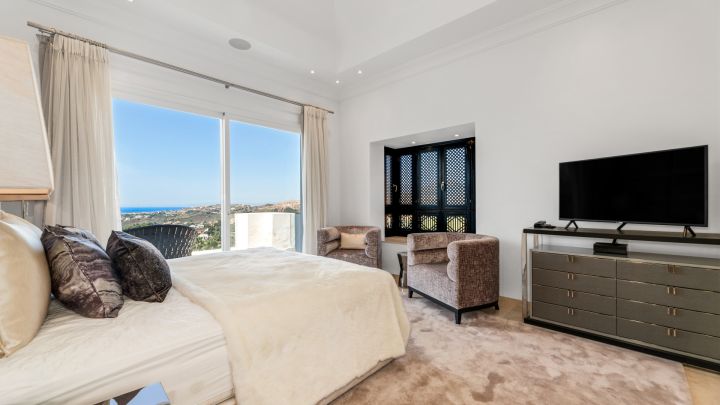 Casa Monte - Elegant Andalusian Villa with Panoramic Views in La Quinta