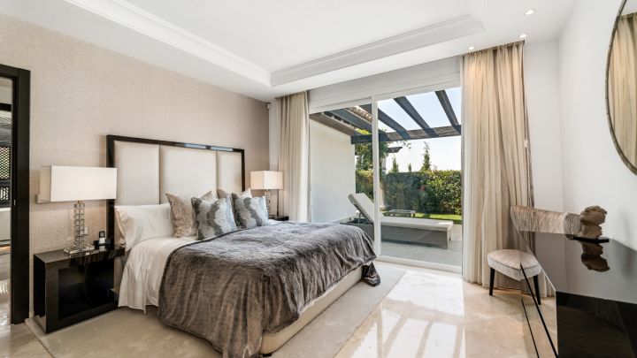 Casa Monte - Elegant Andalusian Villa with Panoramic Views in La Quinta