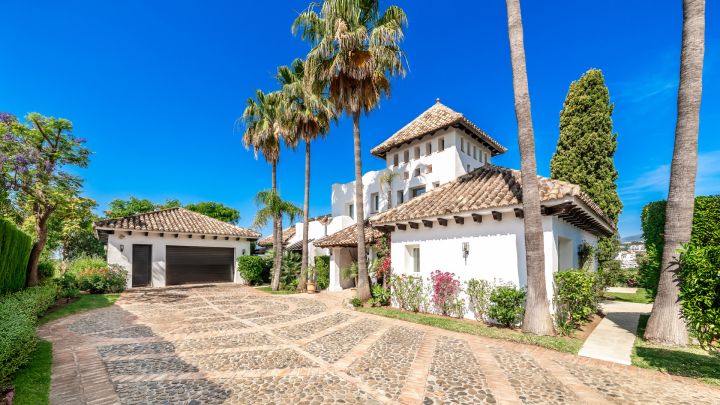 Casa Monte - Elegant Andalusian Villa with Panoramic Views in La Quinta