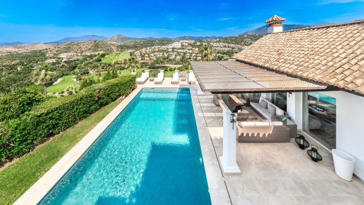 Casa Monte - Elegante Villa Andaluza con Vistas Panorámicas en La Quinta
