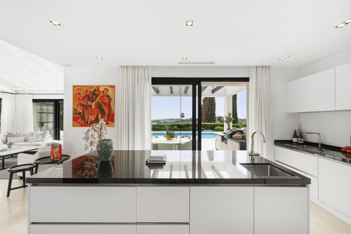 Villa Begoña - Charming Andalusian Property Frontline Golf in Los Naranjos